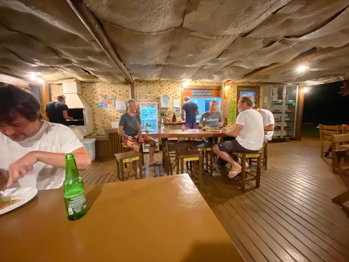 Bahia Surf Camp Hotel Abrantes Екстериор снимка