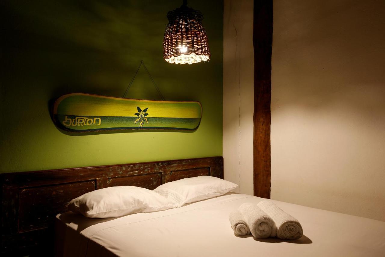 Bahia Surf Camp Hotel Abrantes Екстериор снимка